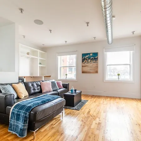 Modern 2 Bedroom Condo - Heart Of Leslieville Toronto Exterior photo
