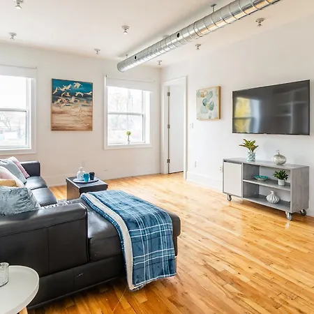Modern 2 Bedroom Condo - Heart Of Leslieville Toronto Exterior photo