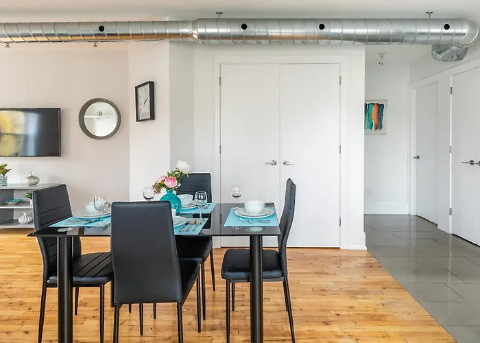 Modern 2 Bedroom Condo - Heart Of Leslieville